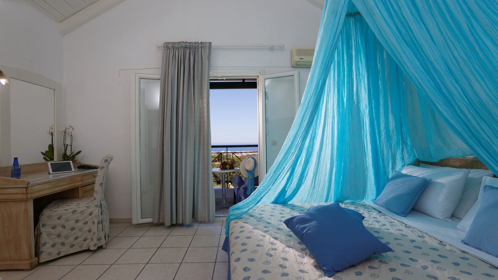 rooms-deluxe-apartment-balcony-or-terrace