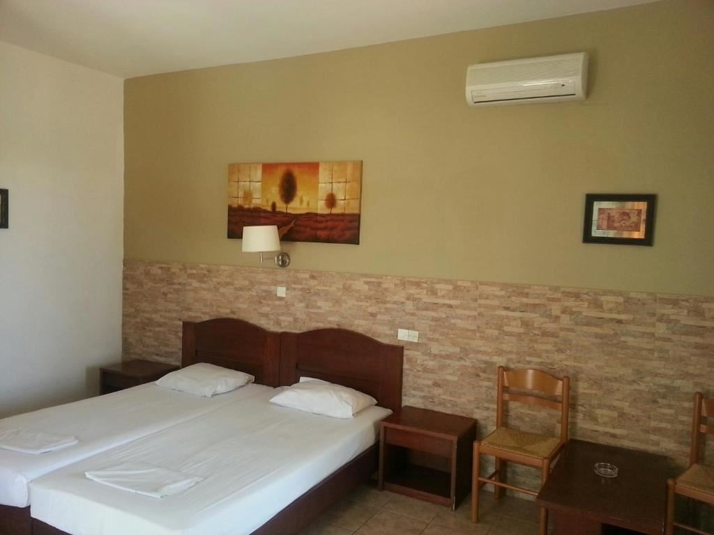 rooms-studio-garden-view