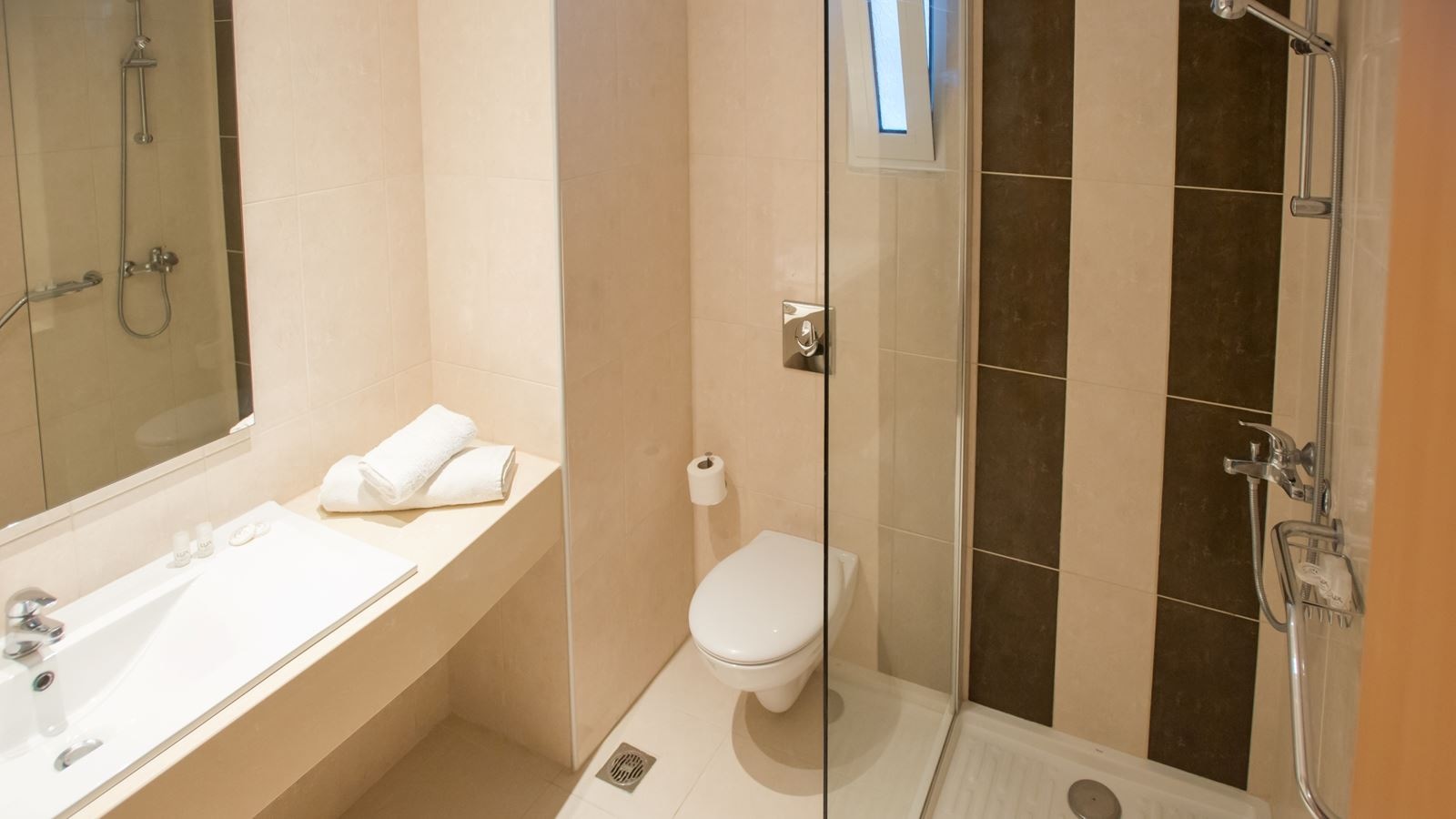 rooms-superior-quadruple-pool-view-with-balcony-or-terrace