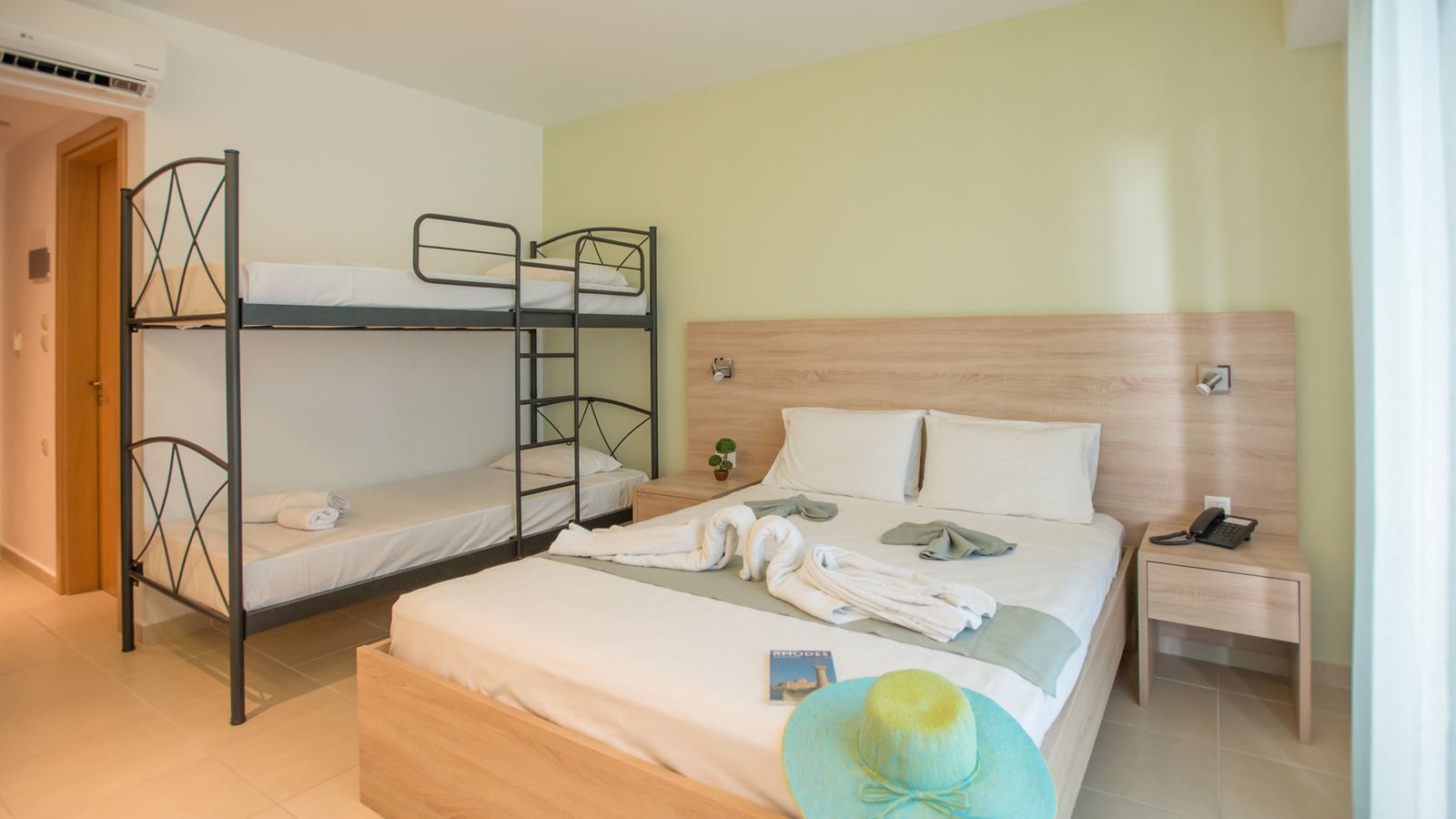 rooms-superior-quadruple-pool-view-with-balcony-or-terrace