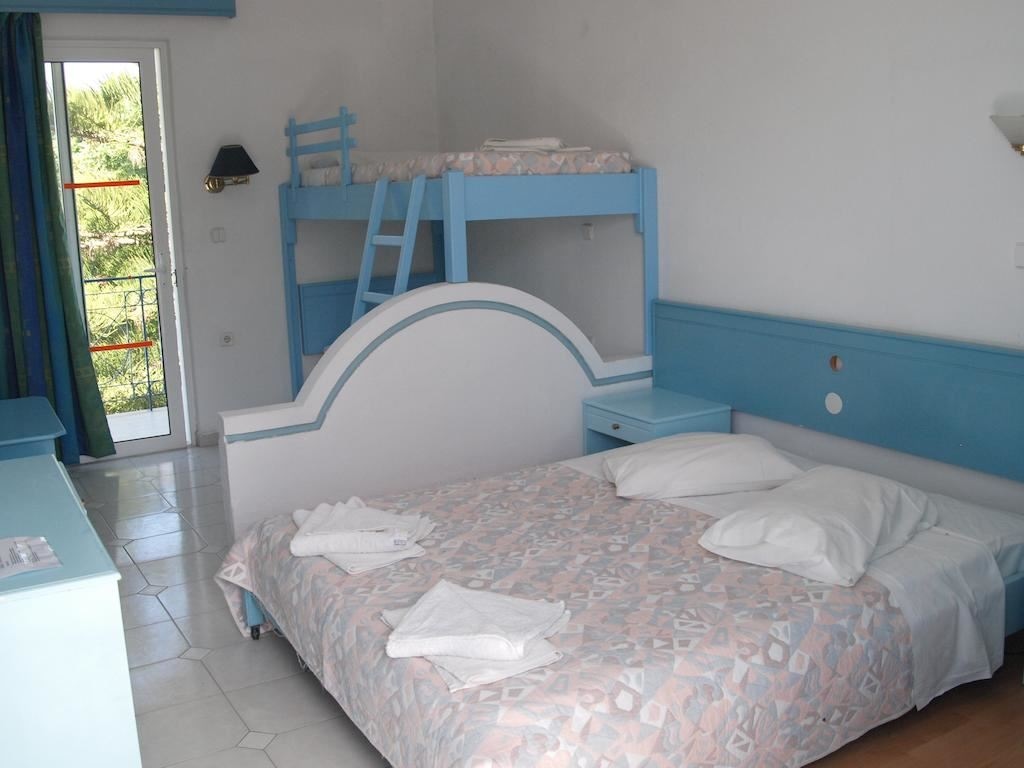 rooms-family-room-bunkbed