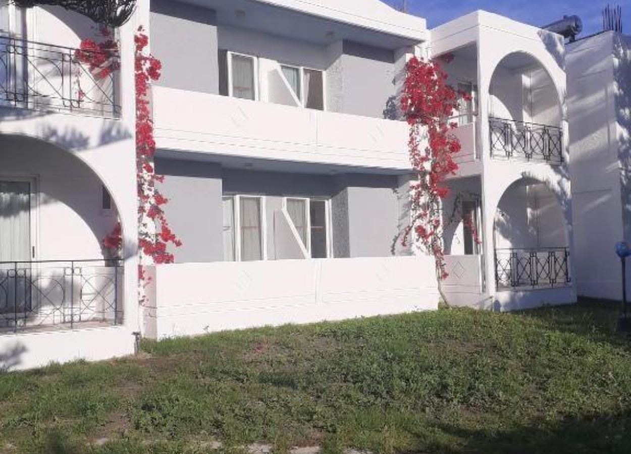 rooms-triple-room-balcony-or-terrace