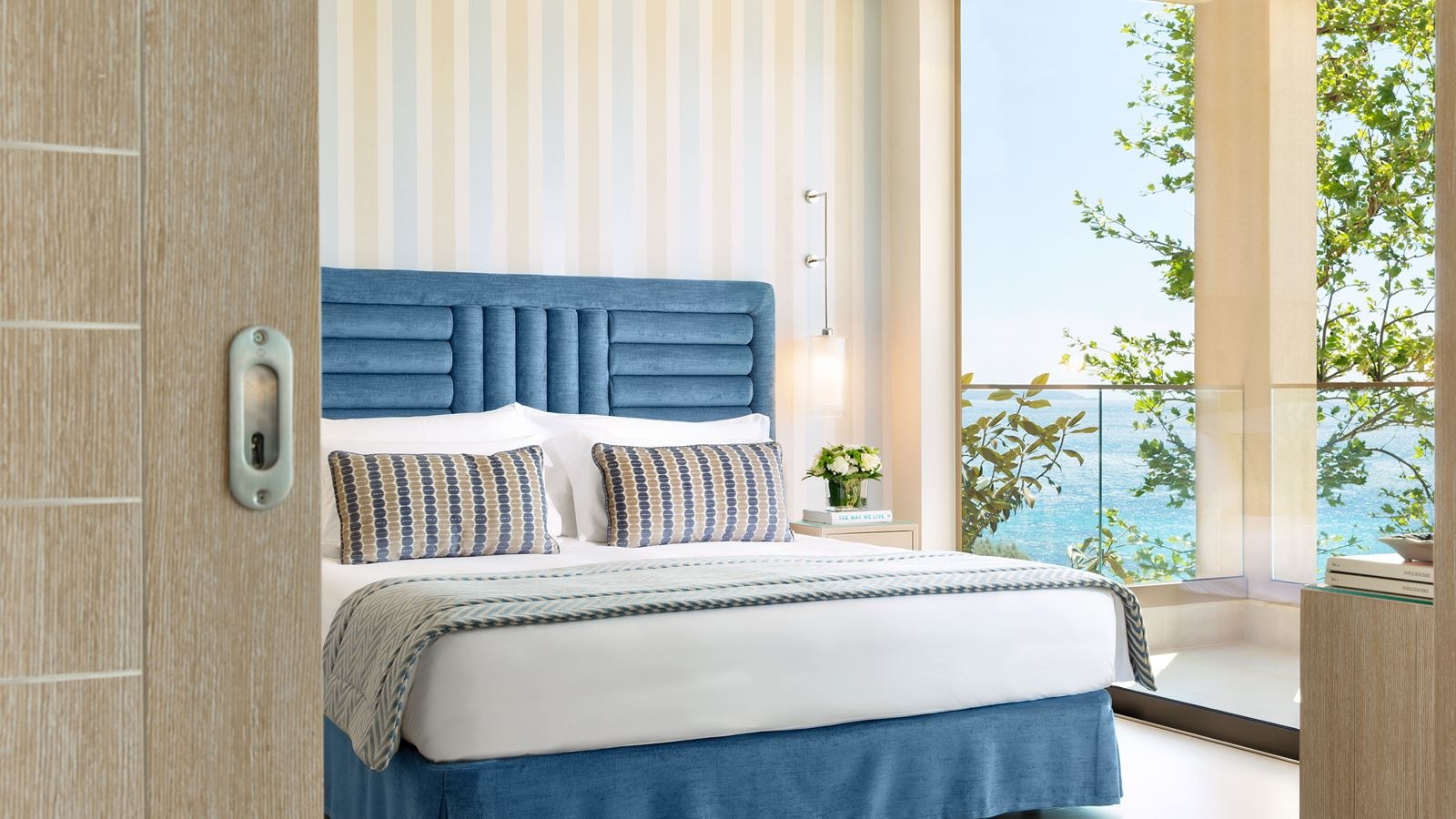 rooms-deluxe-one-bedroom-family-suite-sea-view