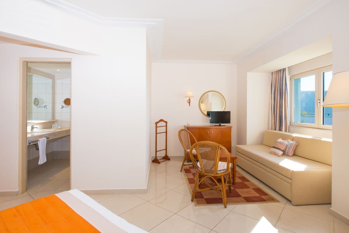 rooms-bungalow-front-sea-view