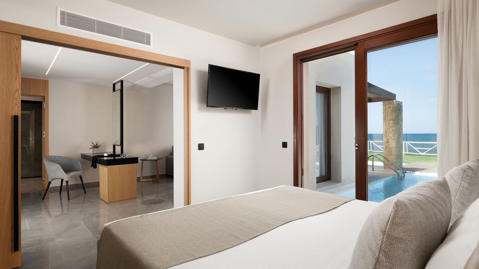 rooms-suite-sea-front-private-pool