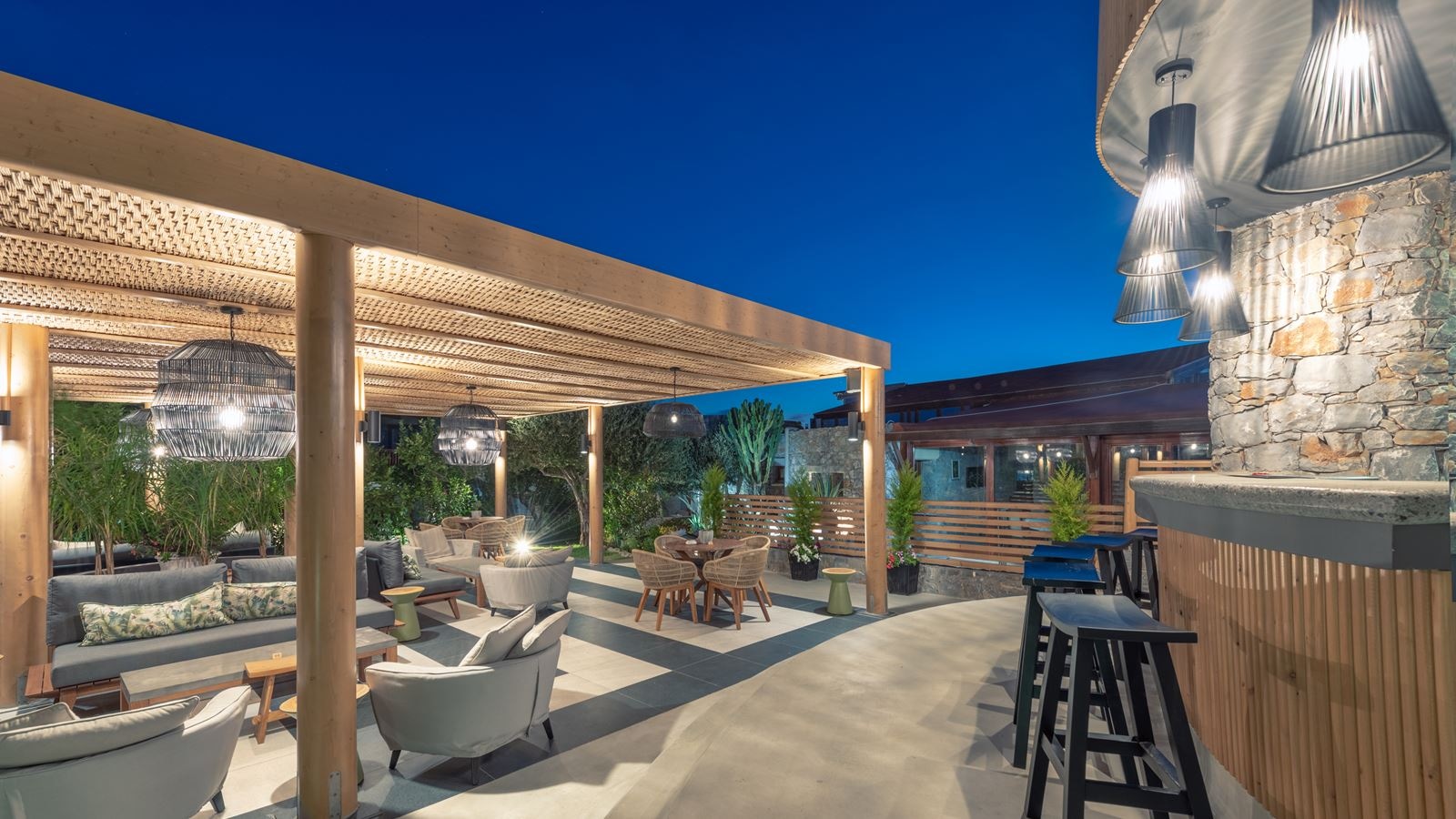 bars-ikaros-lobby-bar