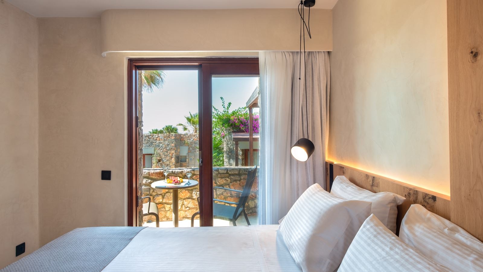 rooms-ikaros-classic-double-garden-view-for-single-use