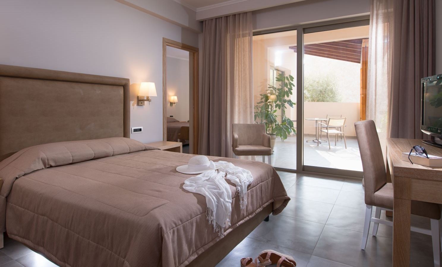 rooms-double-room-balcony-or-terrace