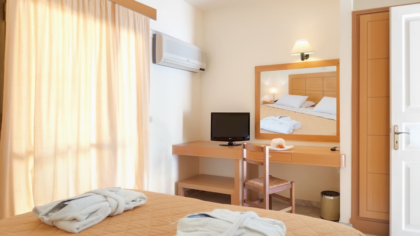 rooms-2-bedroom-apartment-side-sea-view