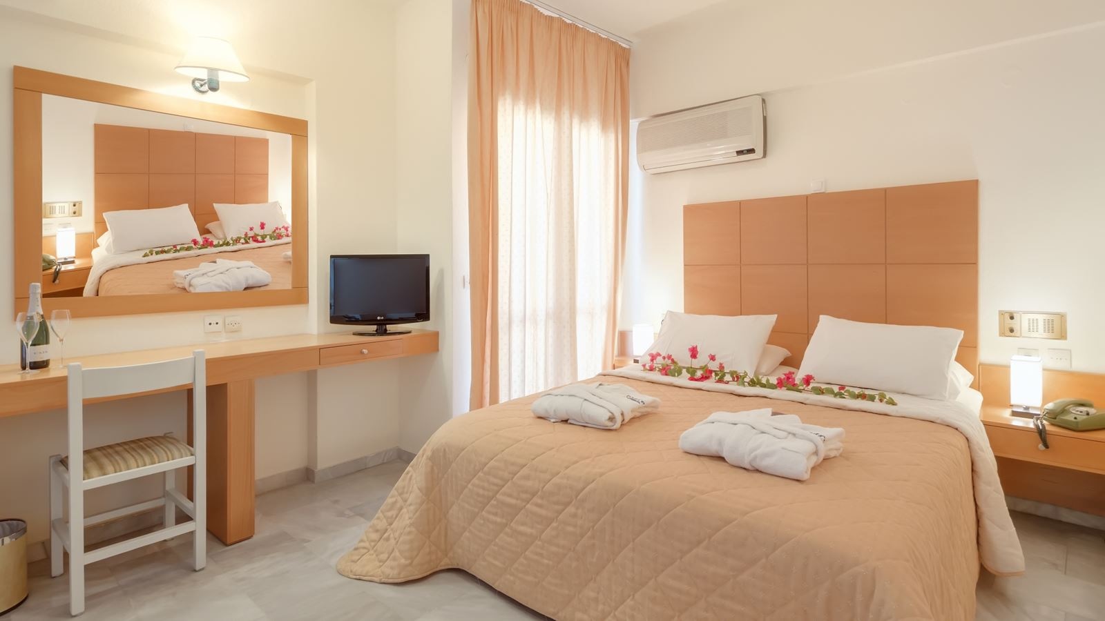 rooms-1-bedroom-apartment-side-sea-view