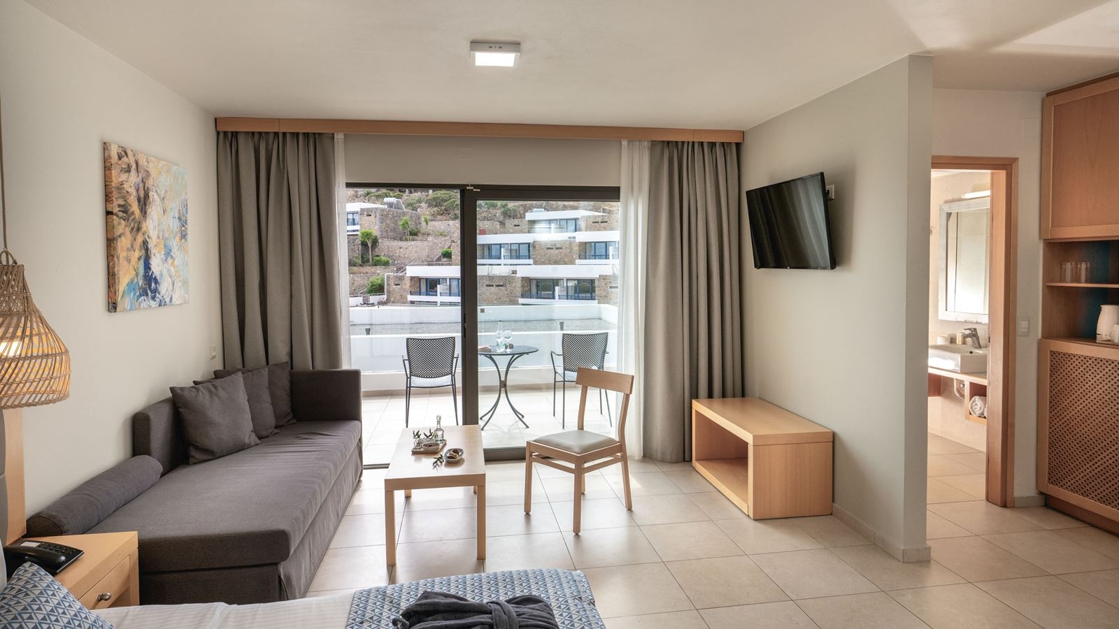 rooms-junior-suite-side-sea-view