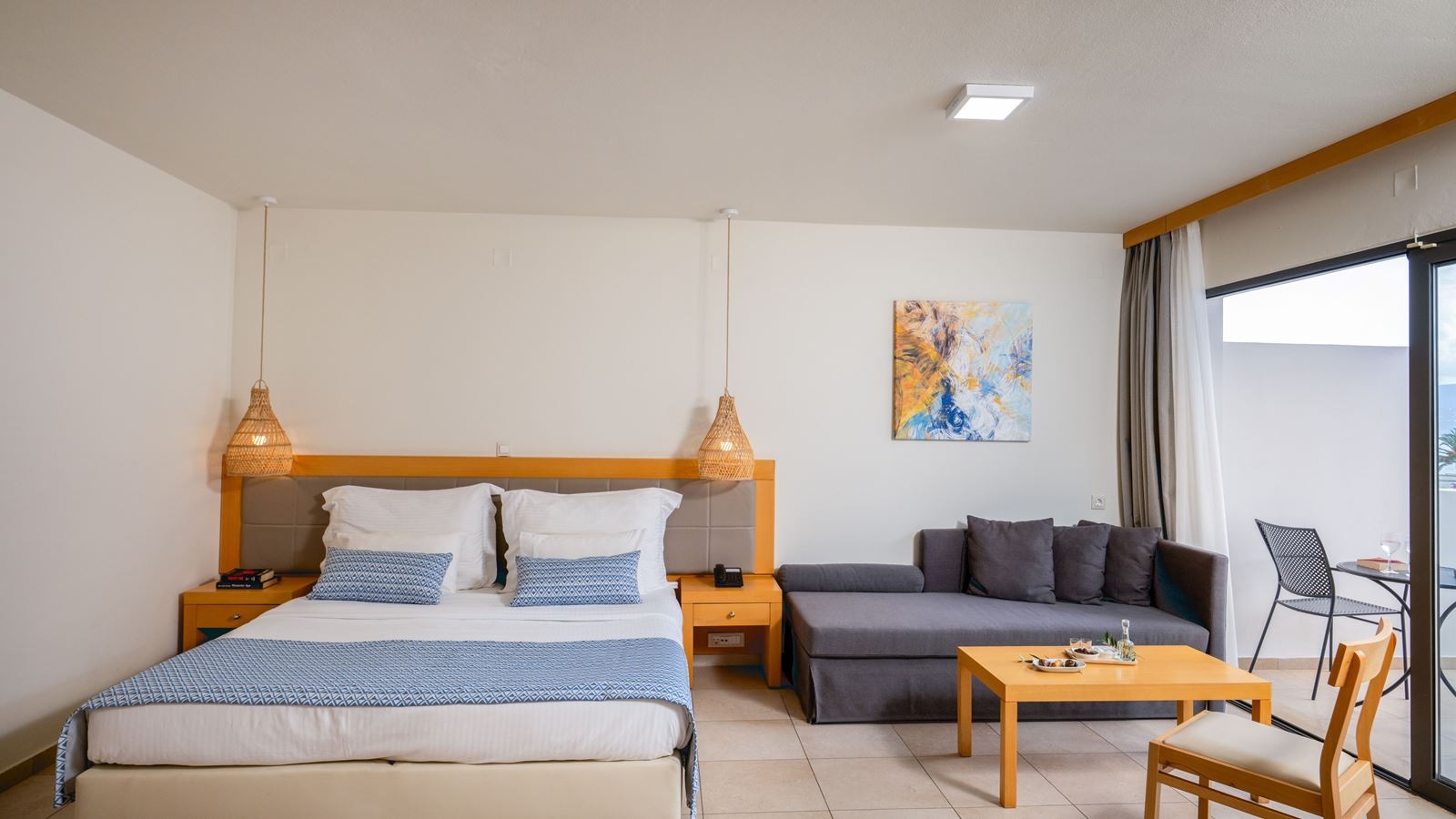 rooms-junior-suite-side-sea-view