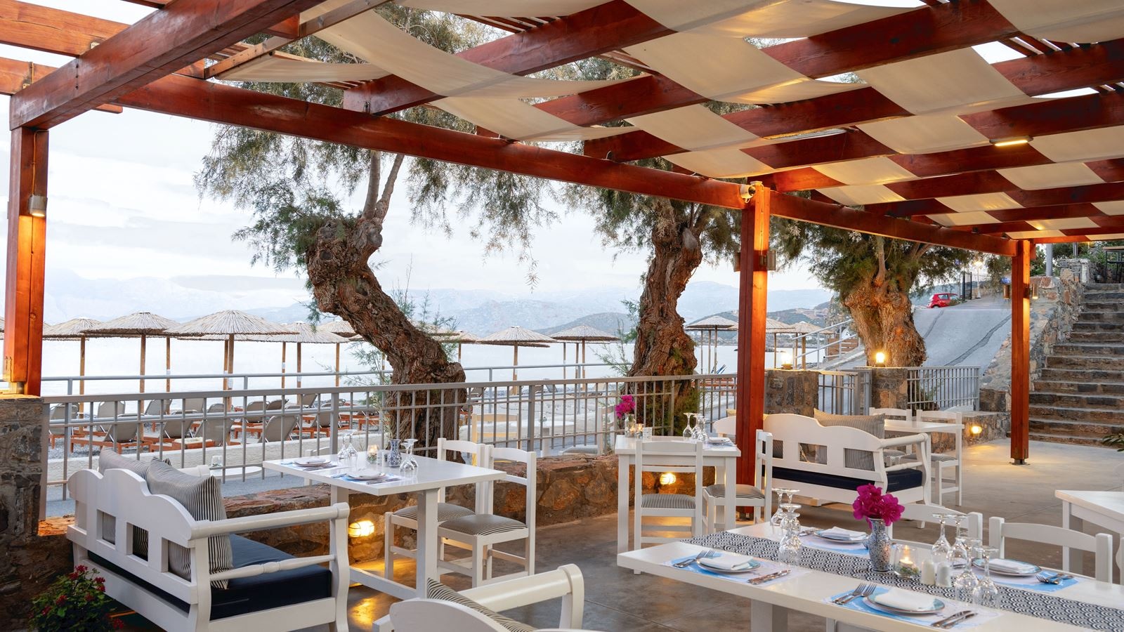 restaurants-meltemi-sea-side-restaurant