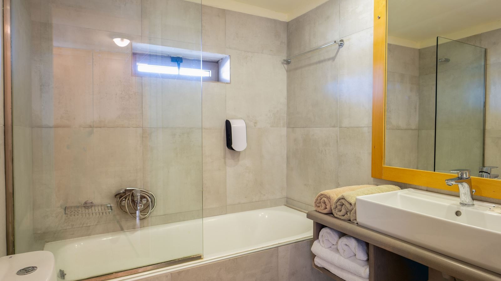 rooms-bungalow-inland-view-or-side-sea-view-with-balcony