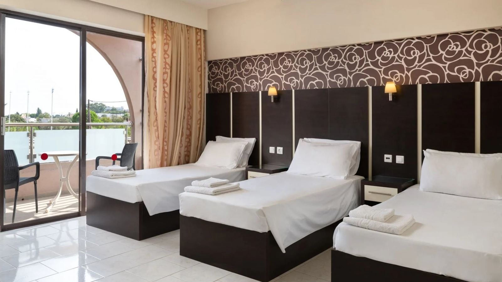 rooms-triple-studio-land-view