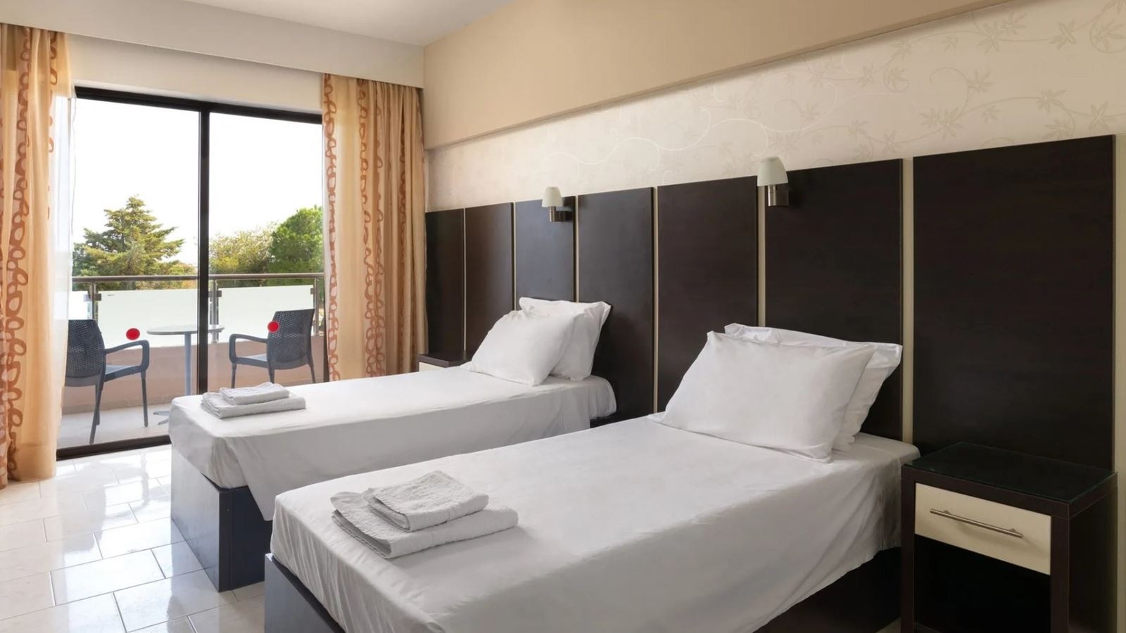 rooms-triple-studio-land-view