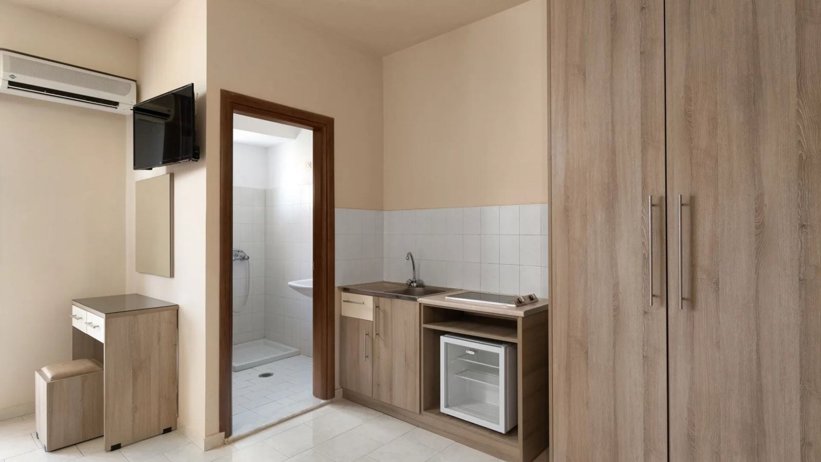 rooms-triple-studio-land-view