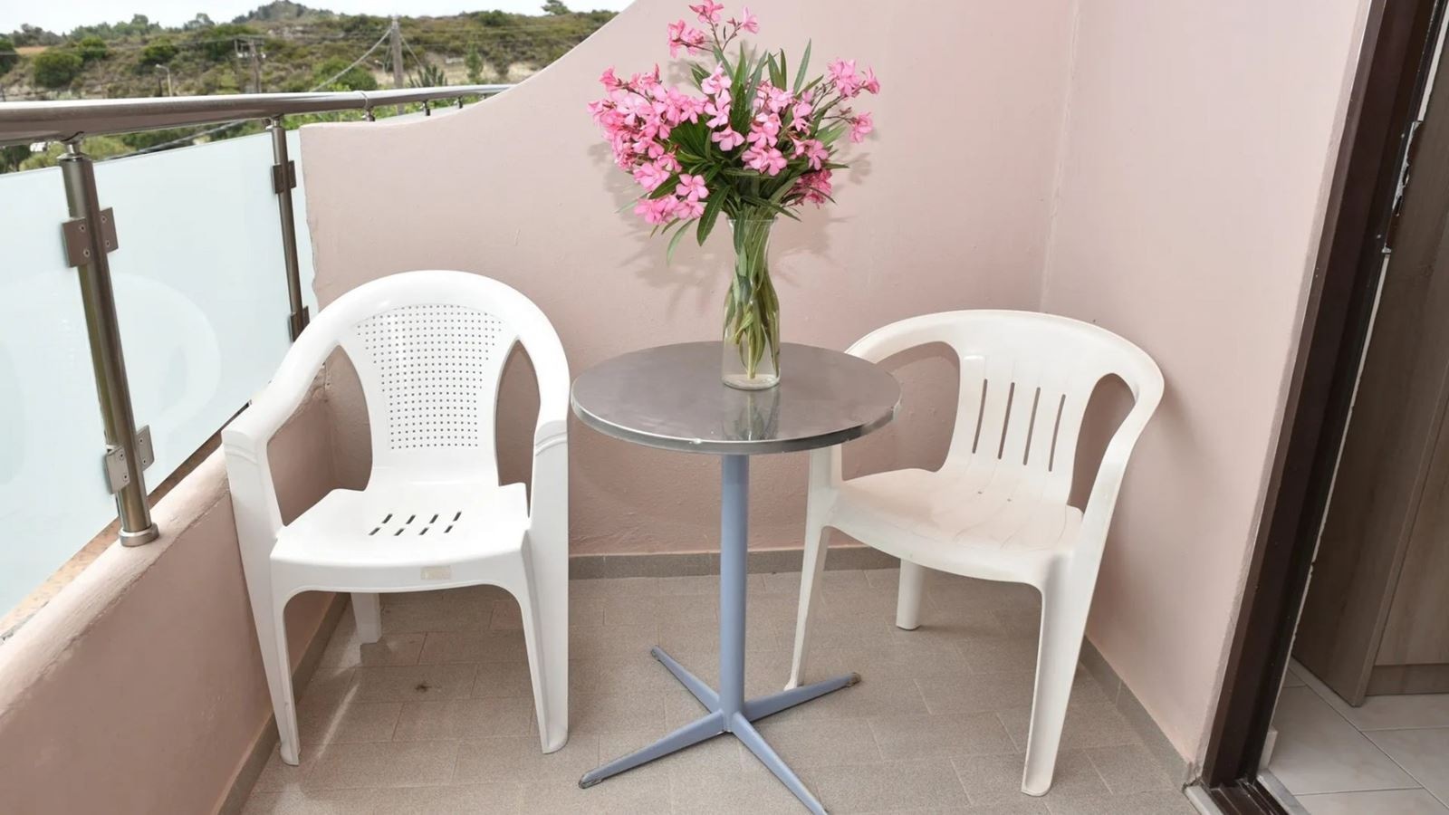 rooms-triple-studio-land-view