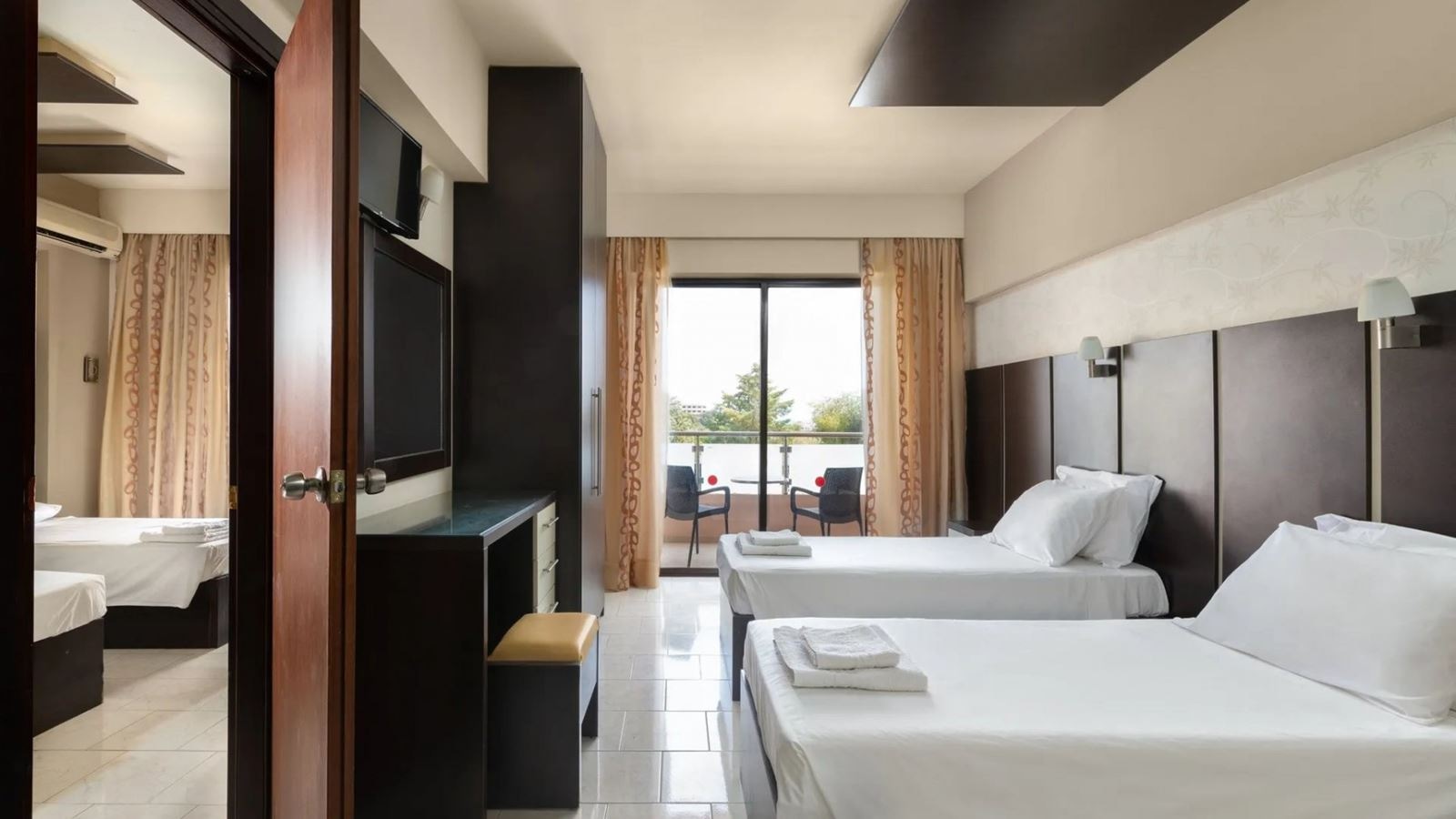 rooms-triple-studio-pool-view