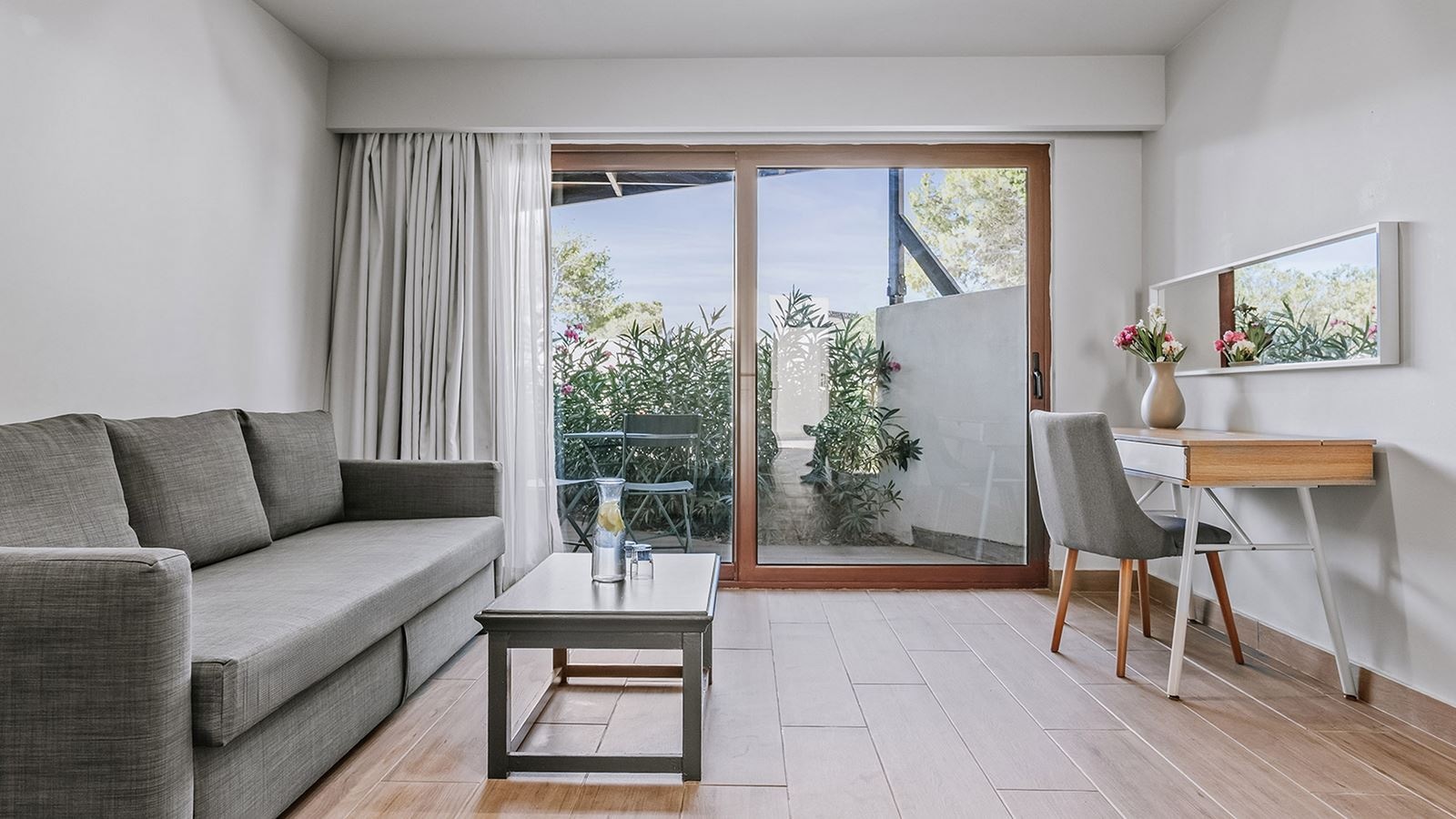 rooms-deluxe-suite-openplan