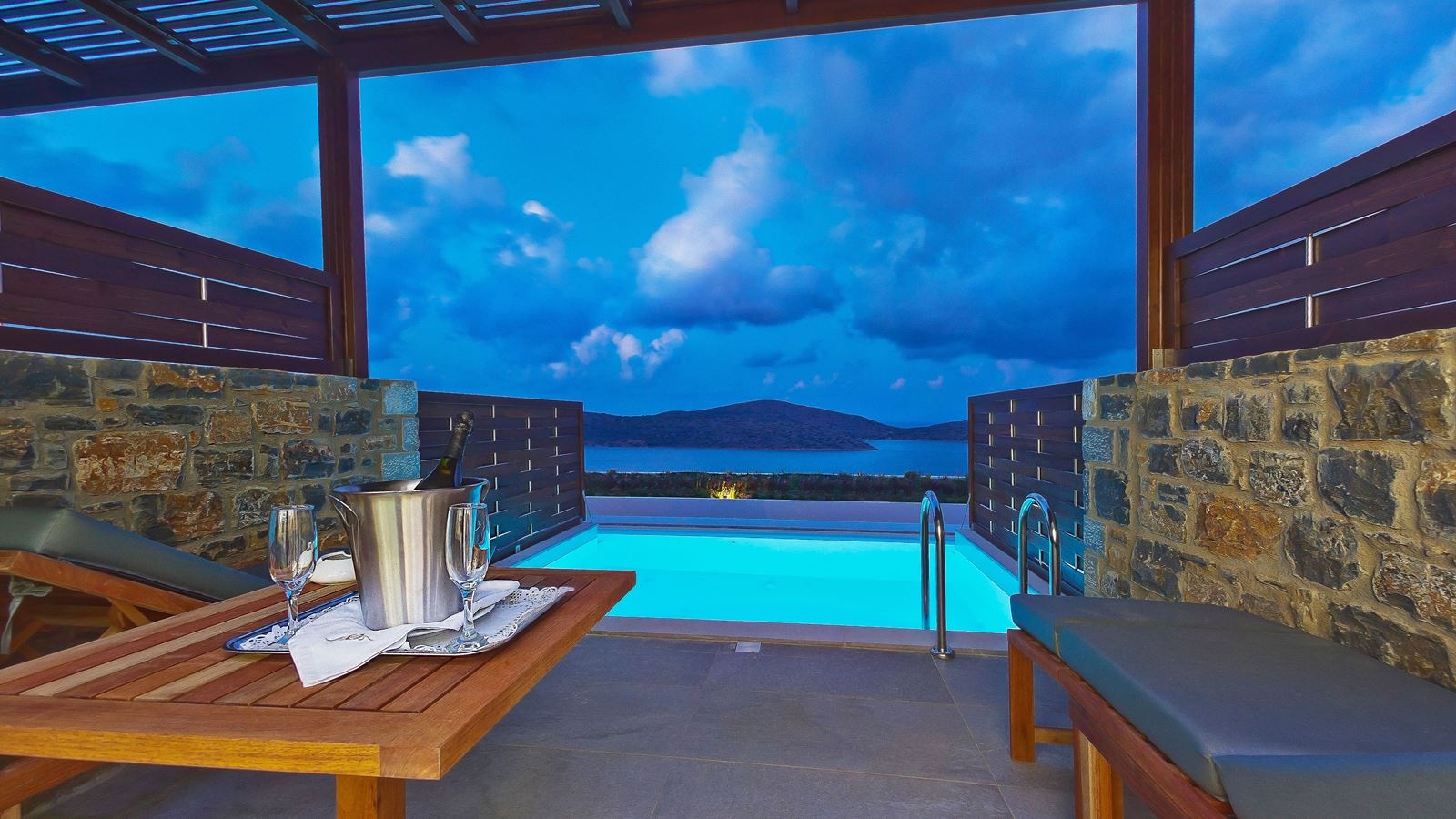 rooms-room-deluxe-seaview-privatepool