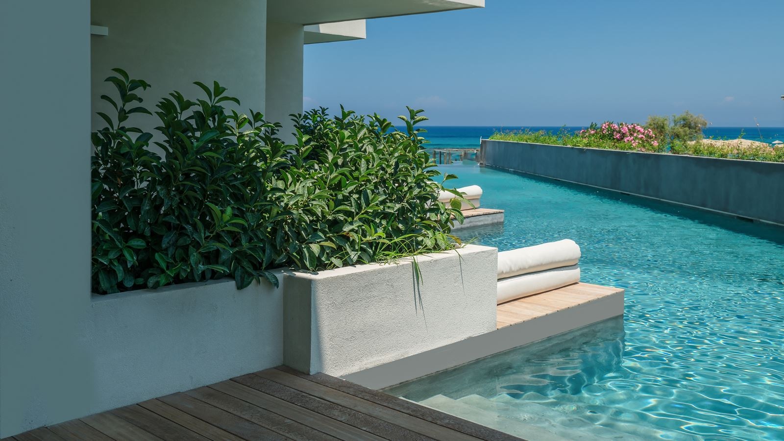 rooms-room-private-pool-limited-sea-view