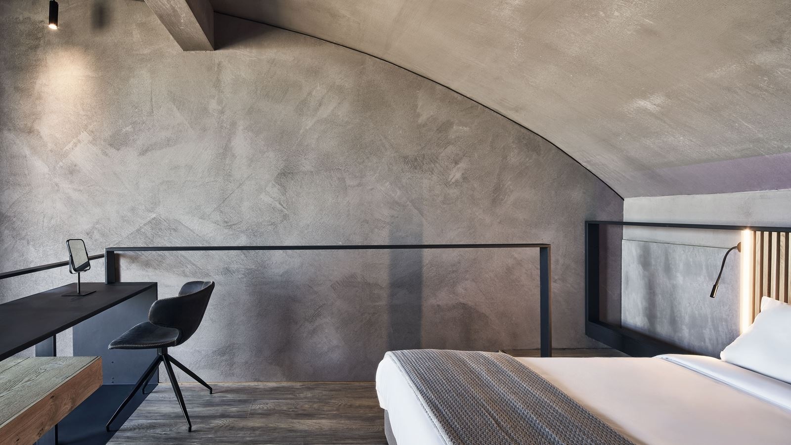 rooms-executive-maisonette-with-outdoor-jacuzzi