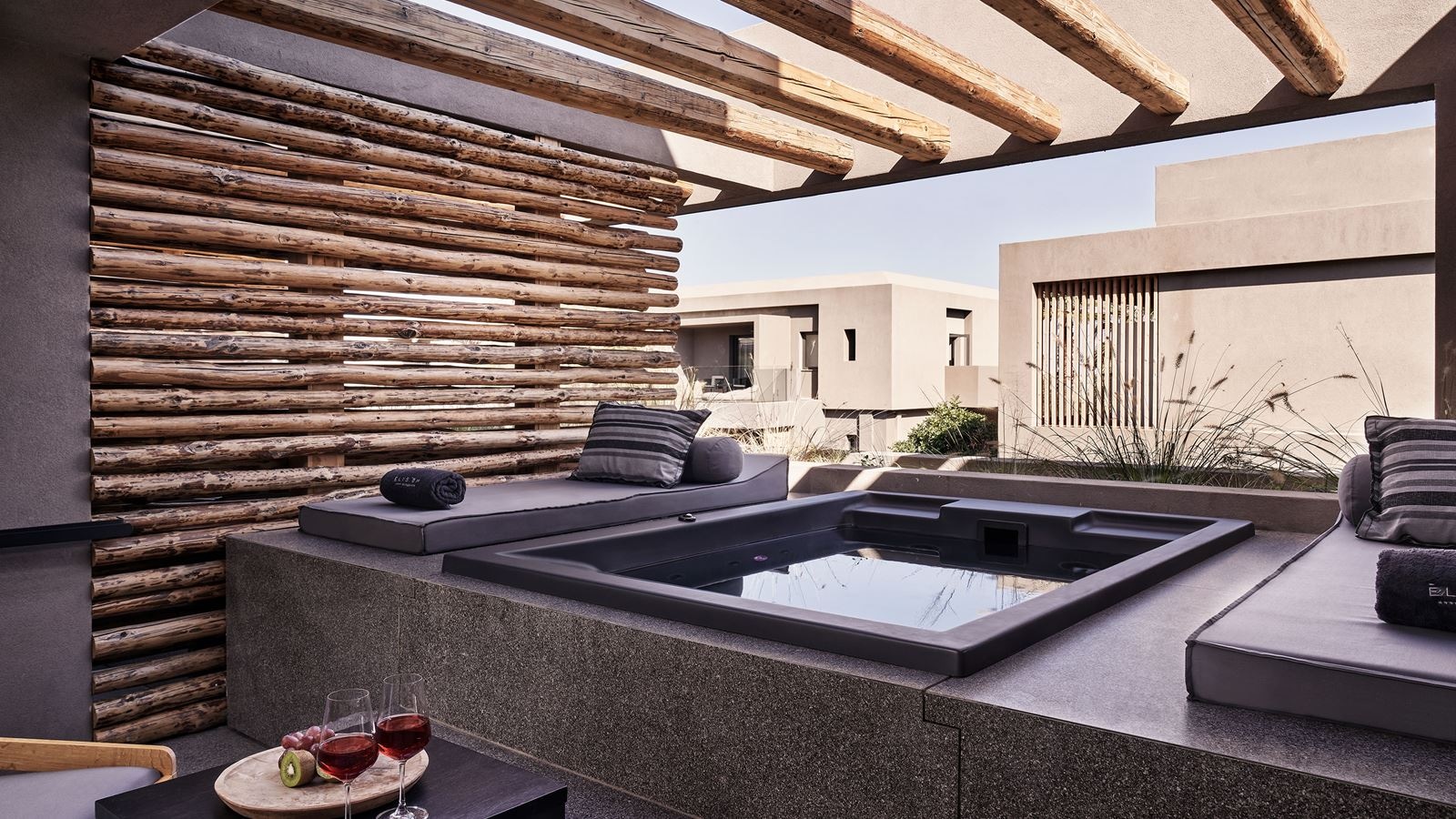rooms-executive-maisonette-with-outdoor-jacuzzi
