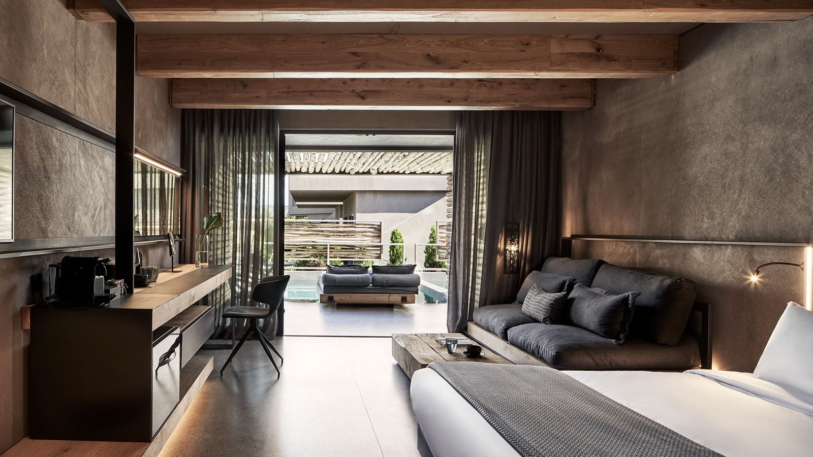 rooms-elegance-open-plan-suite-independent-pool