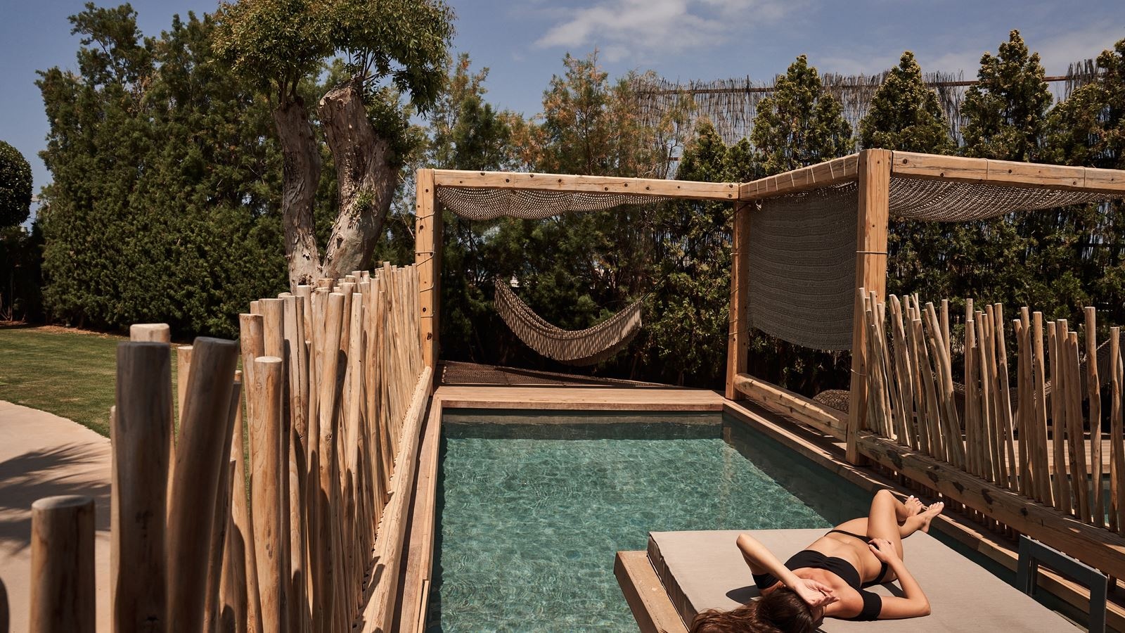 rooms-signature-retreat-with-pool