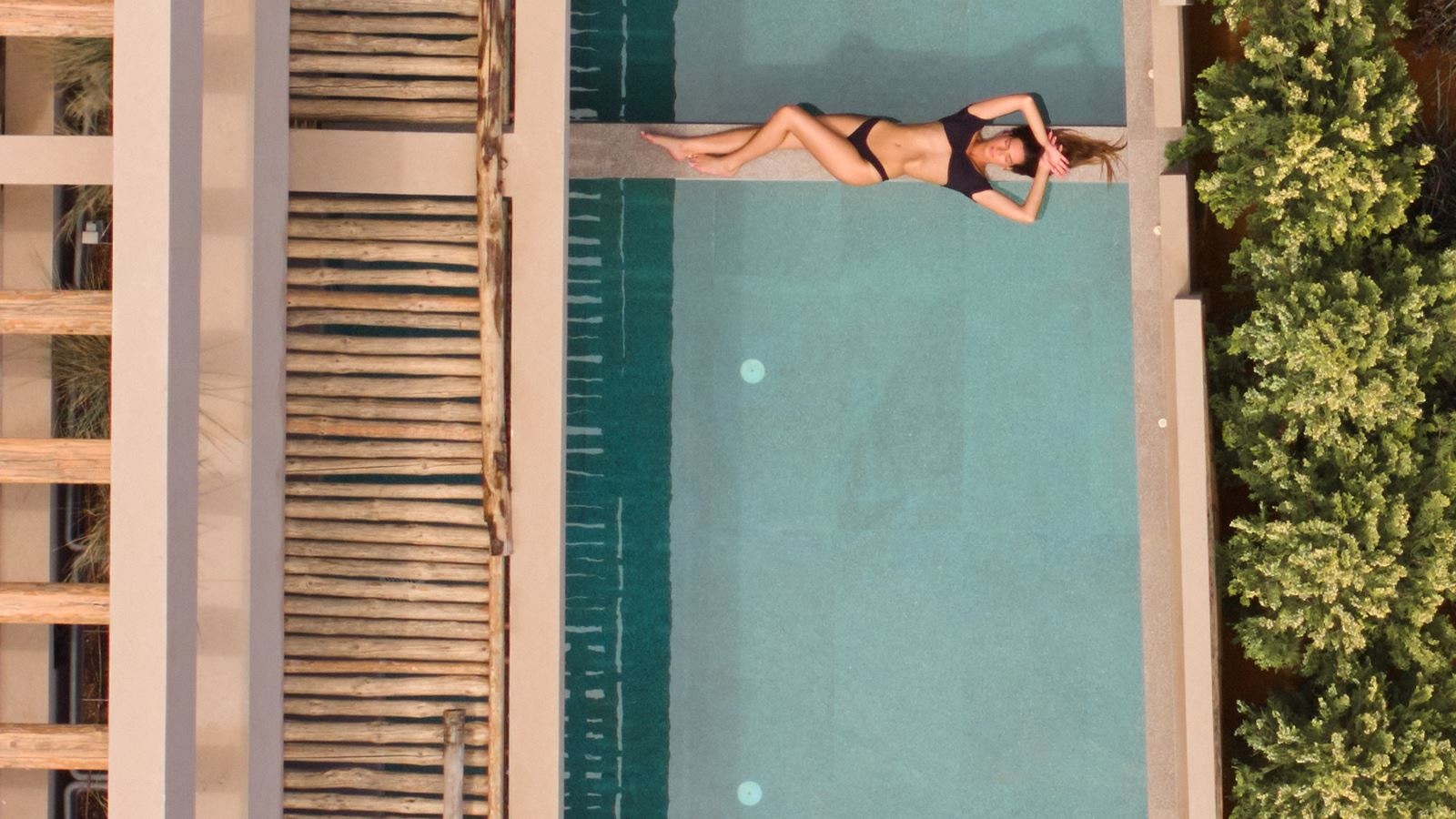 rooms-elegance-suite-with-pool