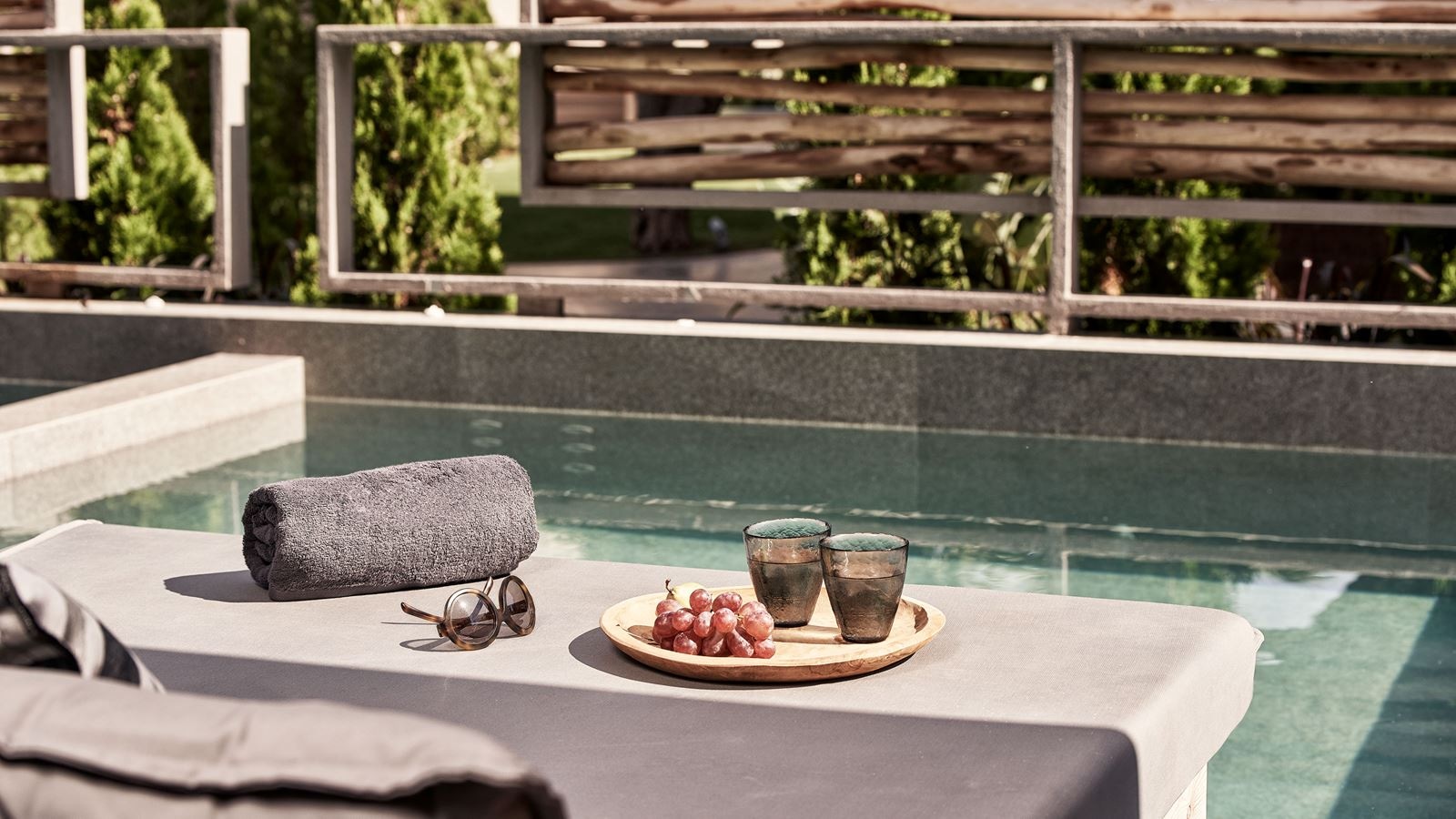 rooms-elegance-suite-with-pool