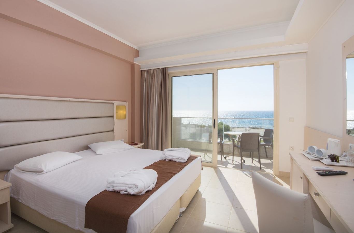 rooms-deluxe-twin-sea-view-room