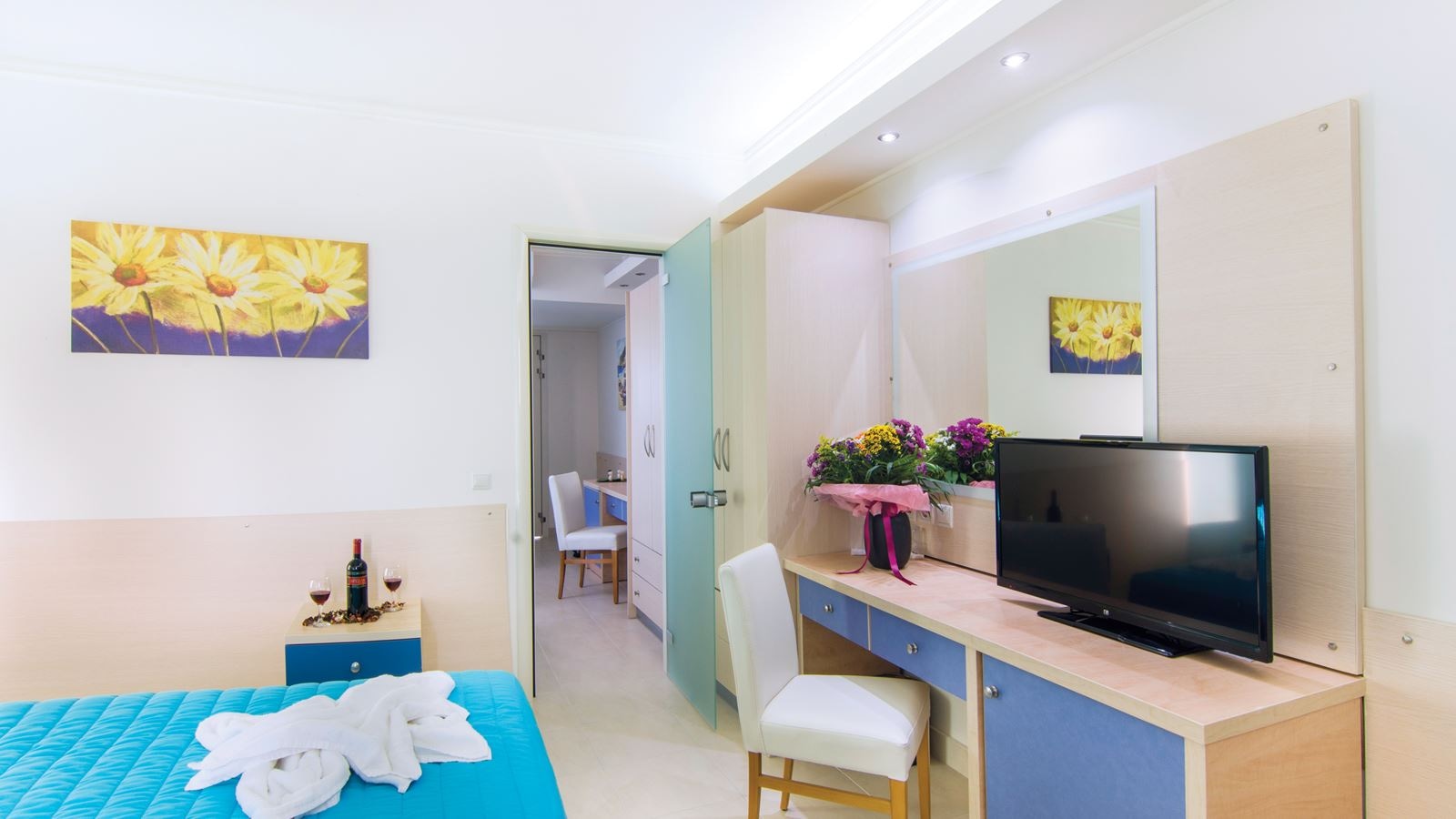 rooms-family-room-balcony-or-terrace