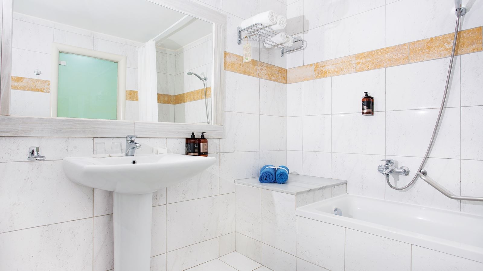 rooms-standard-twin-room-sea-view