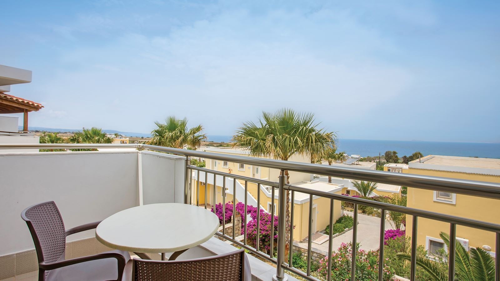 rooms-standard-twin-room-sea-view