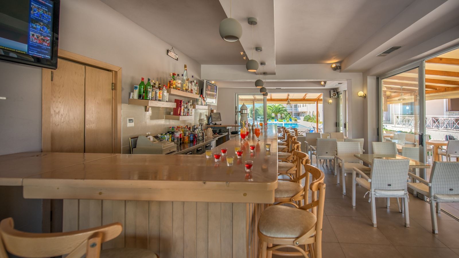 restaurants-bar-area