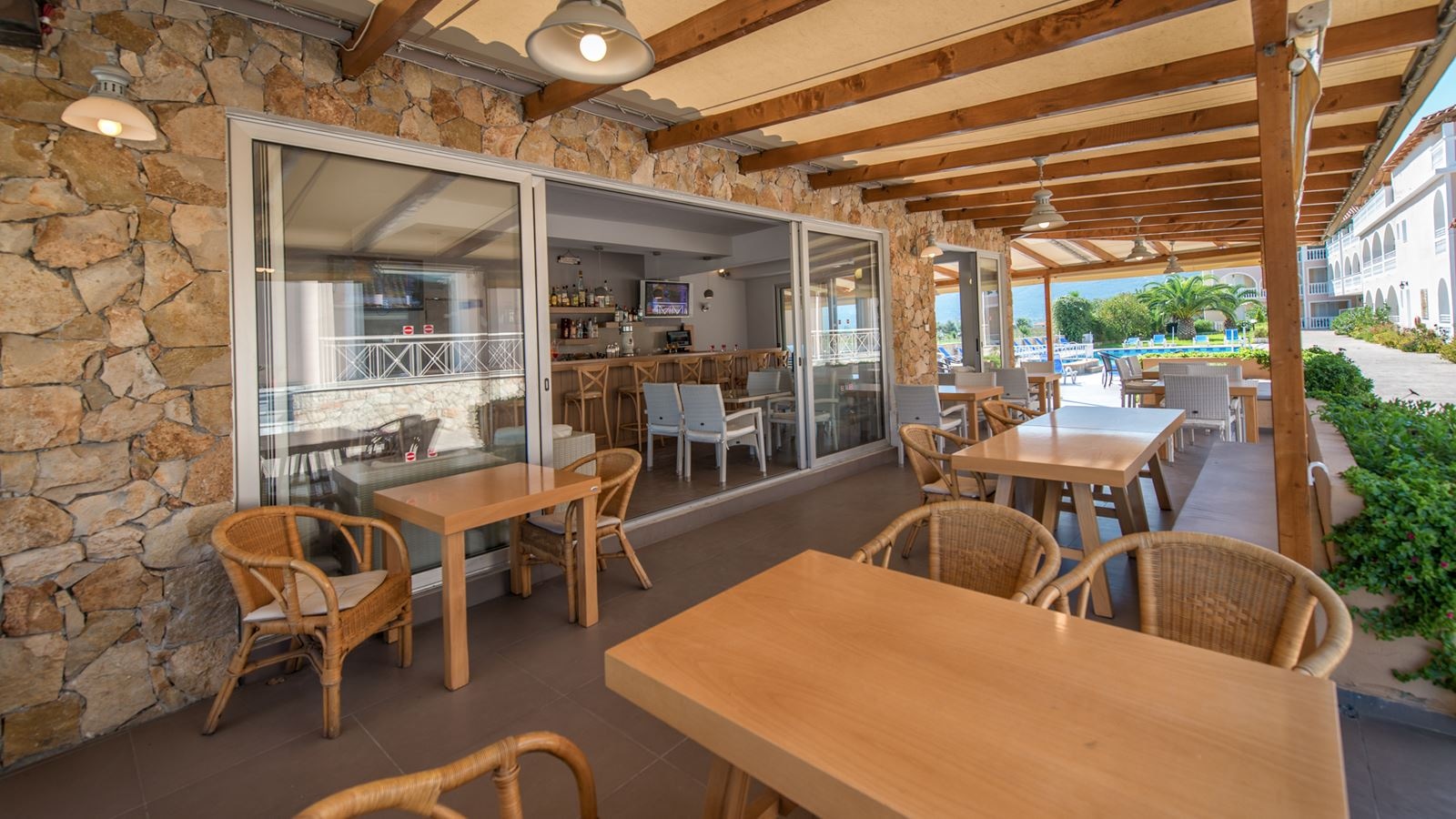 restaurants-bar-area