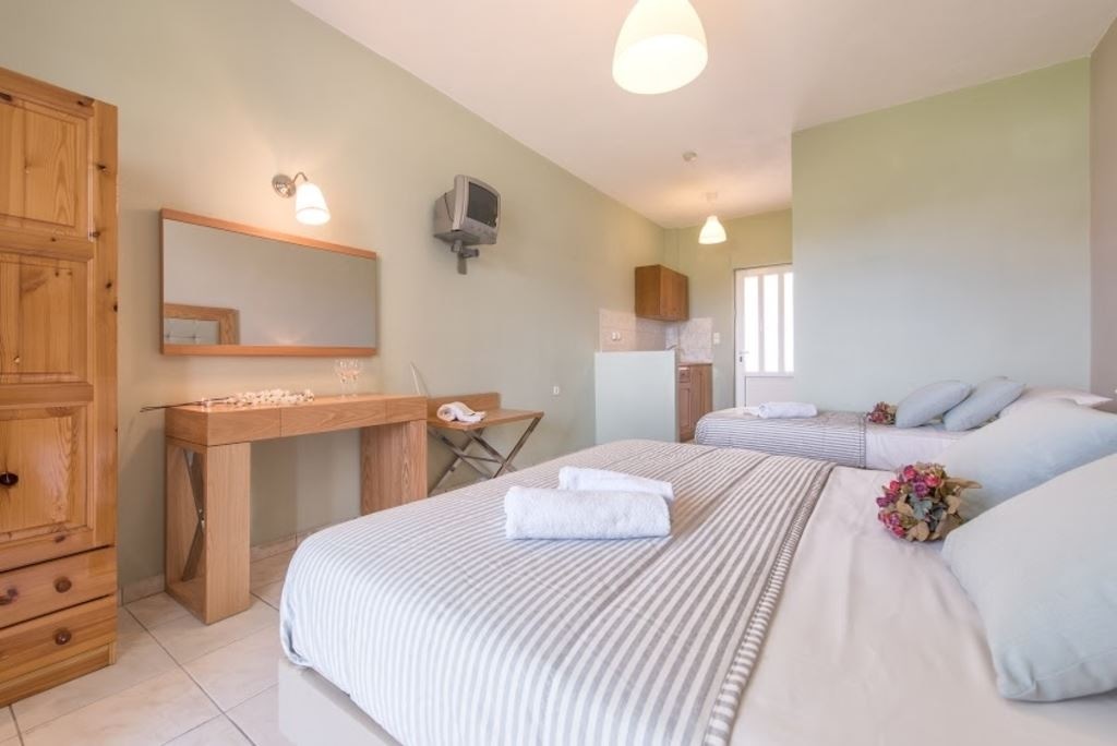 rooms-studio-for-3-guests