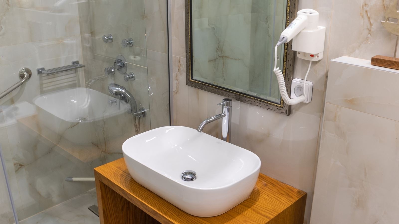 rooms-double-deluxe-studio