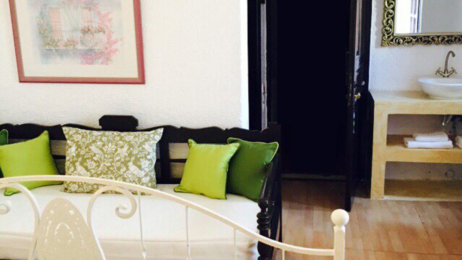 rooms-superior-room-patio-view