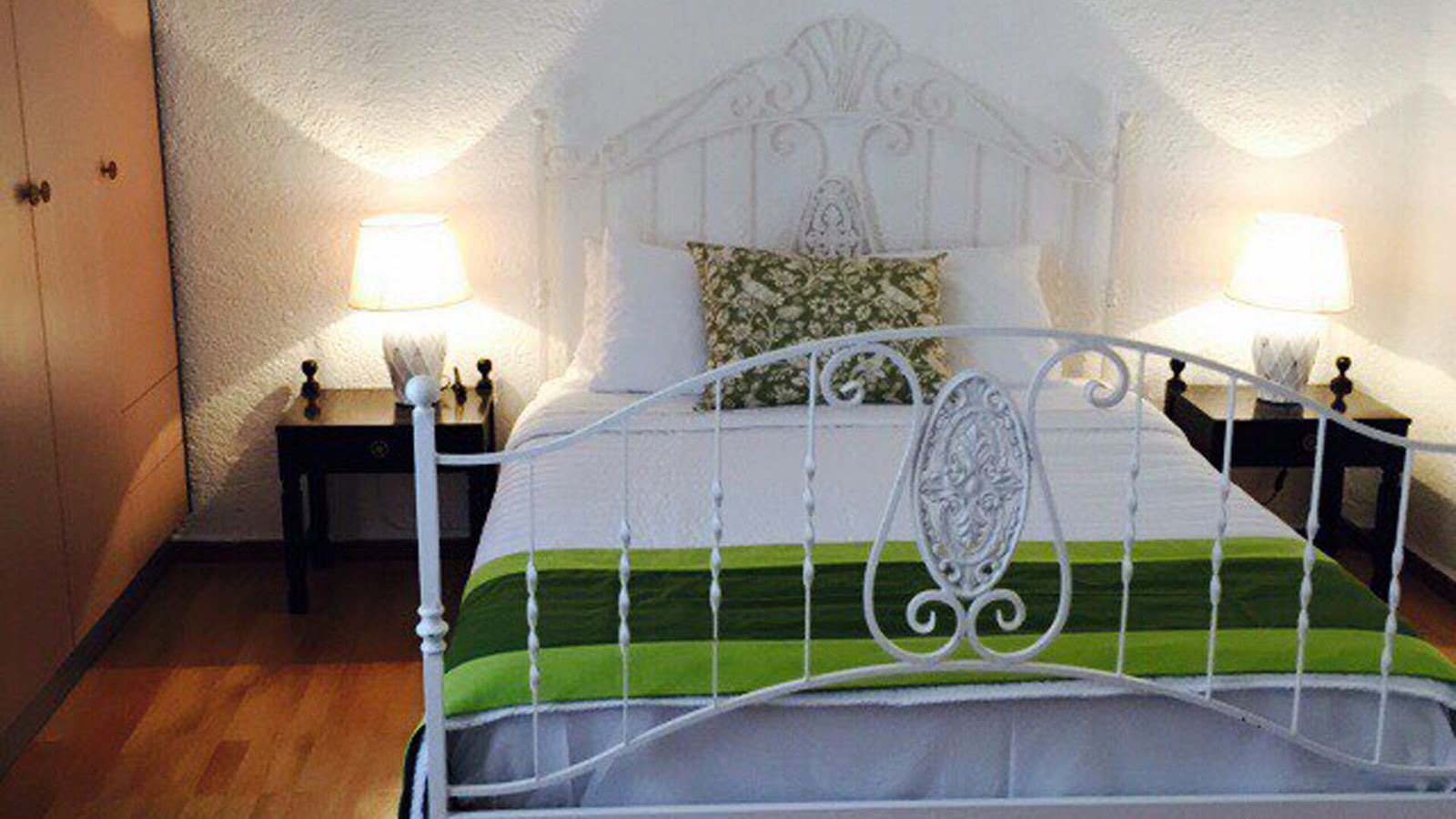 rooms-superior-room-patio-view