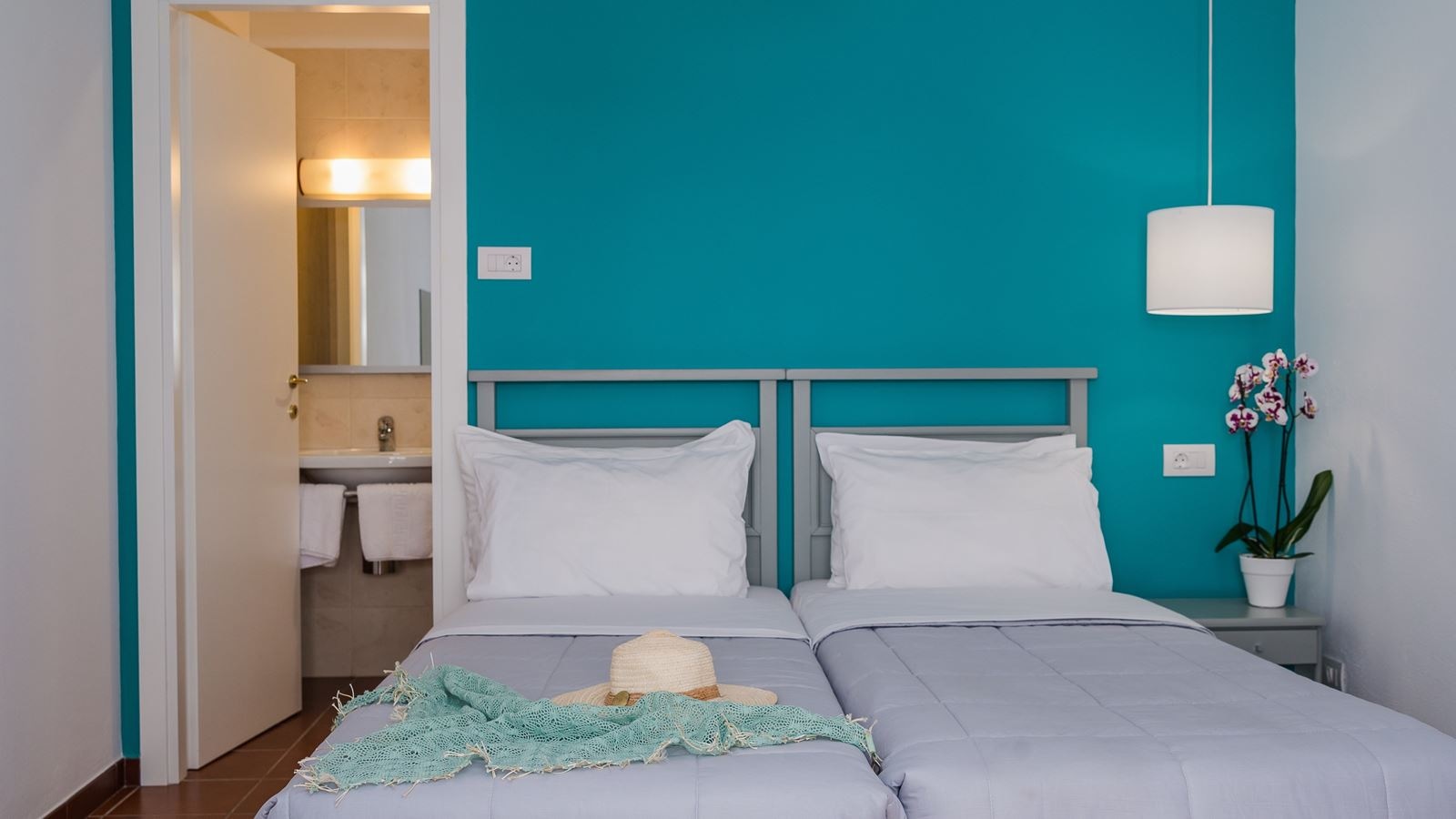 rooms-standard-twindouble-room