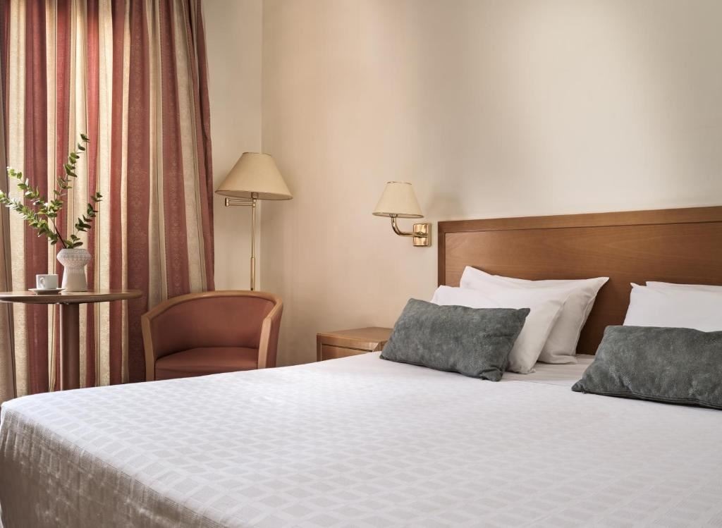 rooms-superior-room-for-single-use-city-view-with-balcony