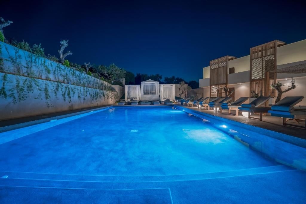 pools-outdoor--indoor-pool