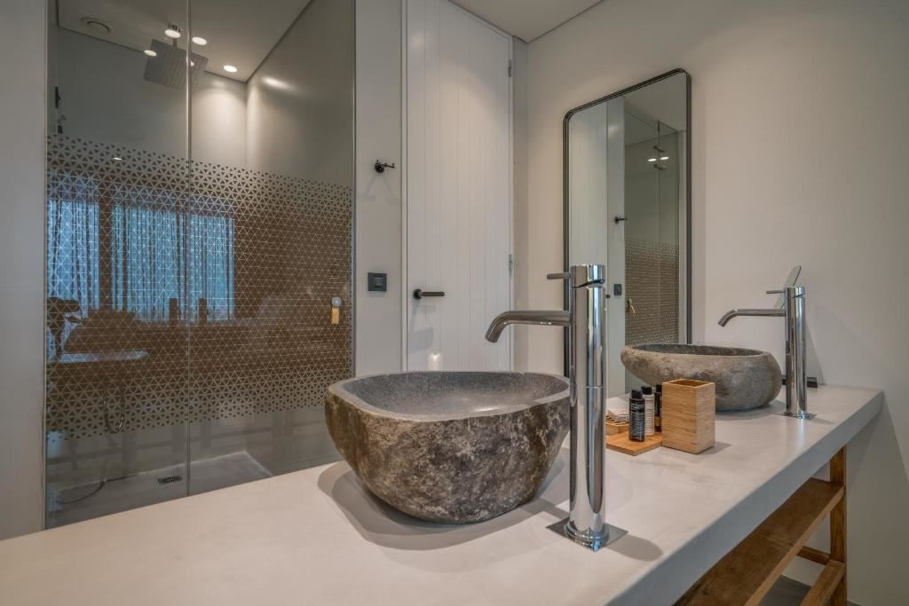 rooms-junior-suite-swim-up-with-sun-deck