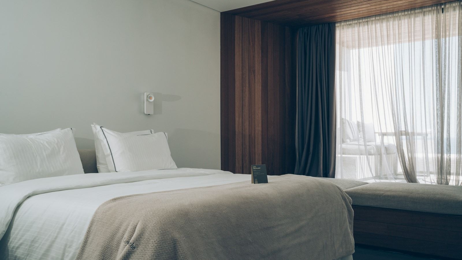 rooms-private-pool-suite