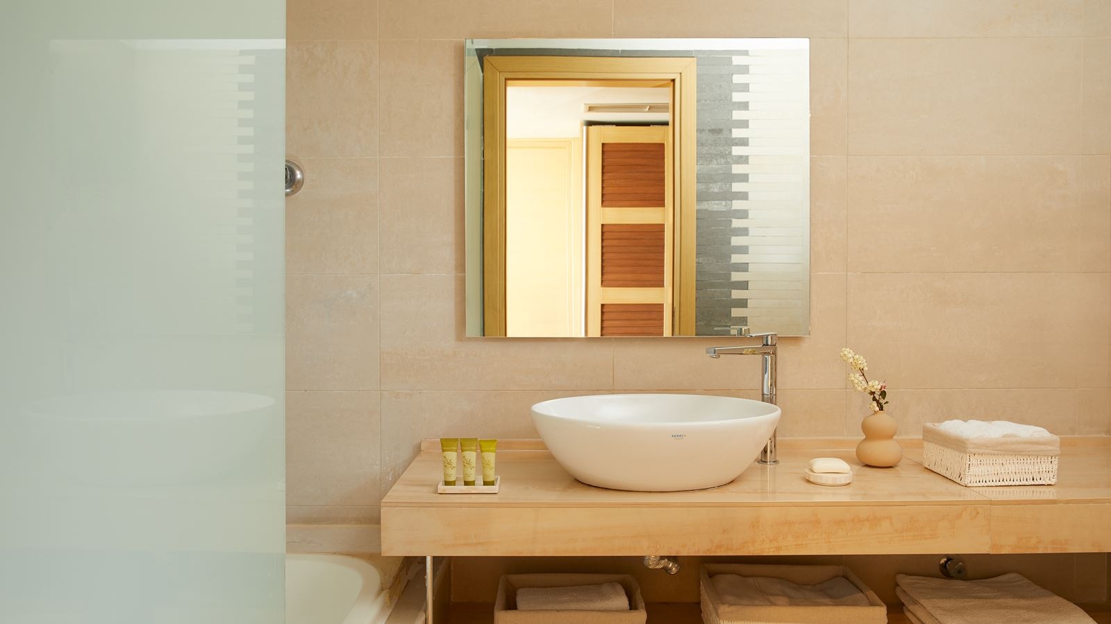 rooms-economy-room-garden-view