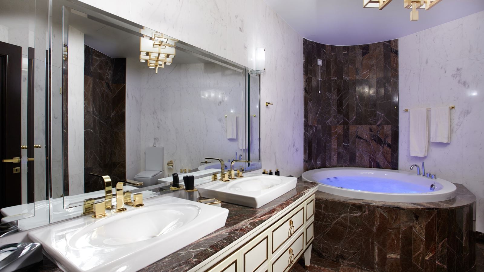 rooms-pomegranate-suite