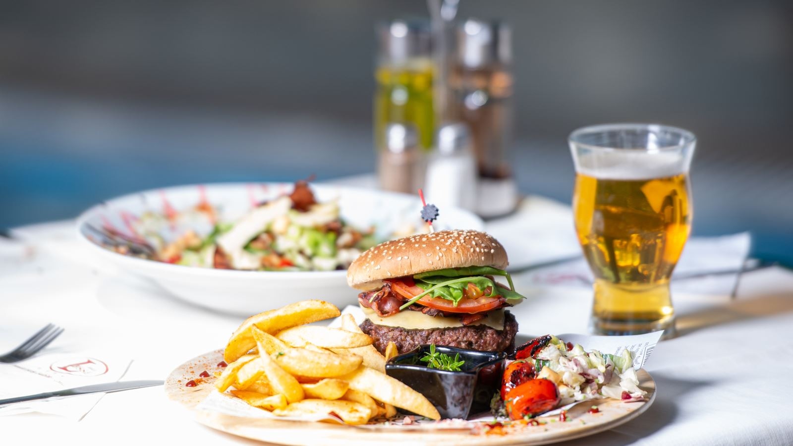 restaurants-pool-taverna